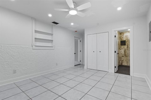 Casa en alquiler en Tampa, Florida, 4 dormitorios, 372.82 m2 № 1913502 - foto 26