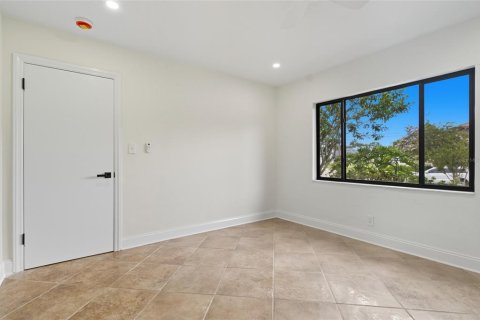 Casa en alquiler en Tampa, Florida, 4 dormitorios, 372.82 m2 № 1913502 - foto 21