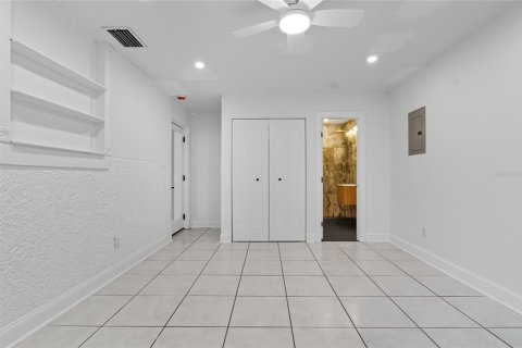 Casa en alquiler en Tampa, Florida, 4 dormitorios, 372.82 m2 № 1913502 - foto 25