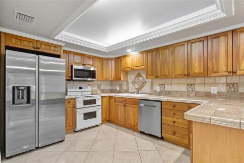 Casa en alquiler en Tampa, Florida, 4 dormitorios, 372.82 m2 № 1913502 - foto 6