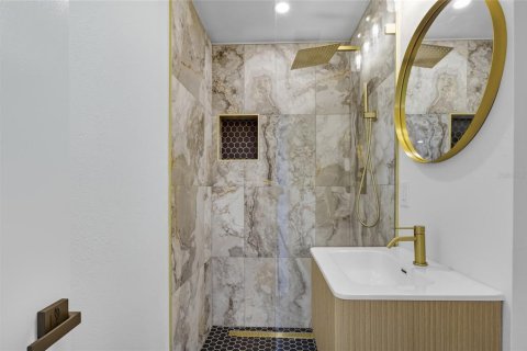 Casa en alquiler en Tampa, Florida, 4 dormitorios, 372.82 m2 № 1913502 - foto 17