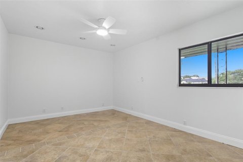 Casa en alquiler en Tampa, Florida, 4 dormitorios, 372.82 m2 № 1913502 - foto 22