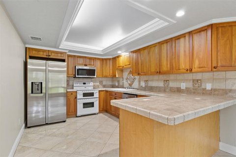Casa en alquiler en Tampa, Florida, 4 dormitorios, 372.82 m2 № 1913502 - foto 4