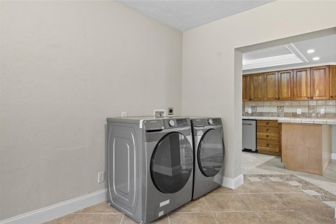 Casa en alquiler en Tampa, Florida, 4 dormitorios, 372.82 m2 № 1913502 - foto 27