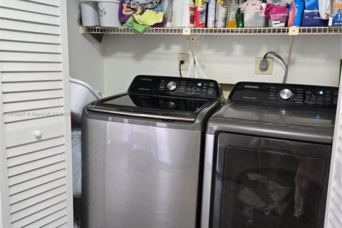 Condominio en venta en Miami, Florida, 2 dormitorios, 128.21 m2 № 1940032 - foto 9