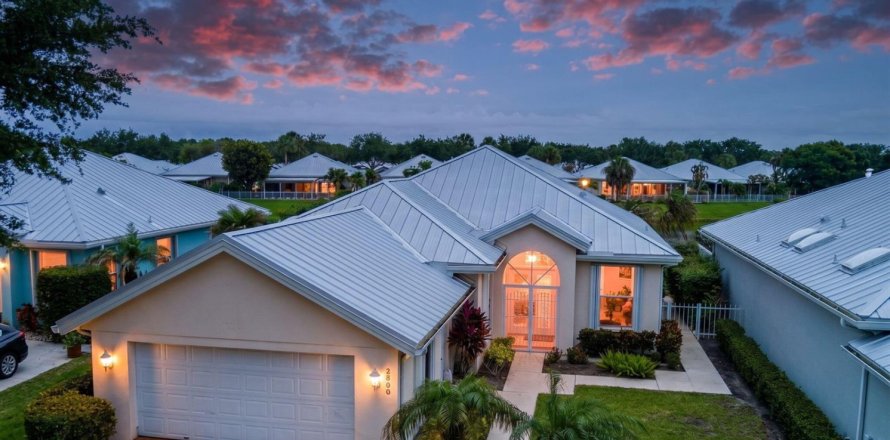 Casa en Palm City, Florida 3 dormitorios, 181.35 m2 № 2078364