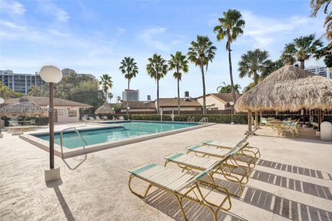 Villa ou maison à vendre à Hallandale Beach, Floride: 3 chambres, 150.87 m2 № 2034724 - photo 29