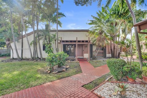 Villa ou maison à vendre à Hallandale Beach, Floride: 3 chambres, 150.87 m2 № 2034724 - photo 2
