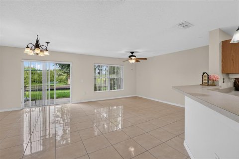 Touwnhouse à vendre à Kissimmee, Floride: 2 chambres, 128.76 m2 № 2230097 - photo 9