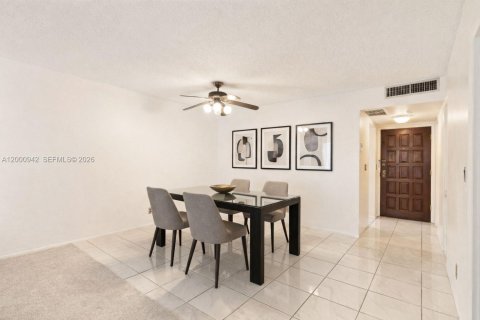 Condo in Hollywood, Florida, 1 bedroom № 2091326 - photo 5