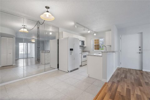 Condo in Ormond Beach, Florida, 2 bedrooms  № 1539922 - photo 9