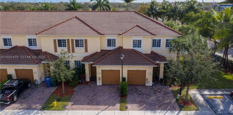 Таунхаус в Окленд-Парк, Флорида 3 спальни, 140.65м2 № 1989911