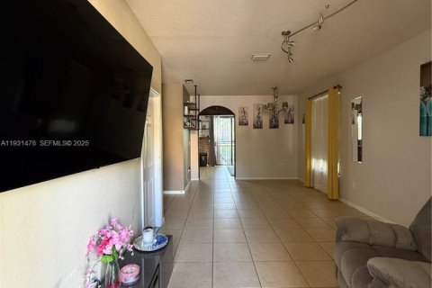 Купить таунхаус в Окленд-Парк, Флорида 3 спальни, 140.65м2, № 1989911 - фото 4