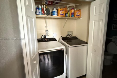 Купить таунхаус в Окленд-Парк, Флорида 3 спальни, 140.65м2, № 1989911 - фото 8