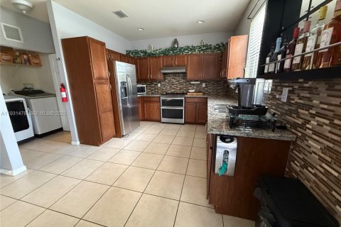 Купить таунхаус в Окленд-Парк, Флорида 3 спальни, 140.65м2, № 1989911 - фото 10