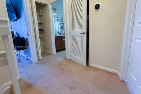 Купить таунхаус в Окленд-Парк, Флорида 3 спальни, 140.65м2, № 1989911 - фото 13