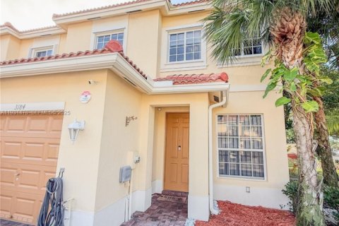 Купить таунхаус в Окленд-Парк, Флорида 3 спальни, 140.65м2, № 1989911 - фото 3