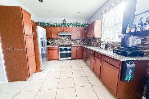 Купить таунхаус в Окленд-Парк, Флорида 3 спальни, 140.65м2, № 1989911 - фото 11