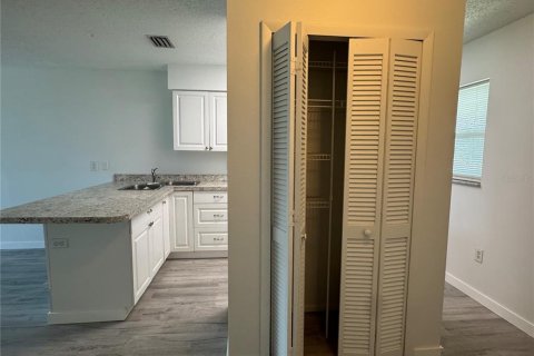 Appartement à louer à Englewood, Floride: 2 chambres, 75.07 m2 № 2131419 - photo 3