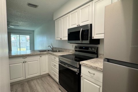 Appartement à louer à Englewood, Floride: 2 chambres, 75.07 m2 № 2131419 - photo 5