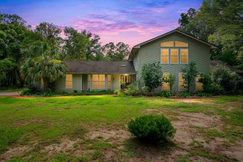 House in Gainesville, Florida 3 bedrooms, 263.84 sq.m. № 1827327 - photo 1