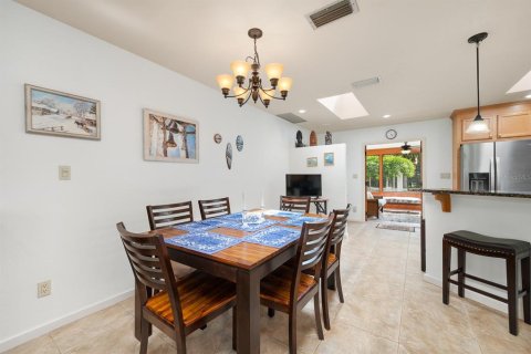 House in Gainesville, Florida 3 bedrooms, 263.84 sq.m. № 1827327 - photo 23