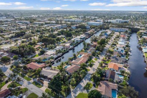 House in Fort Lauderdale, Florida 3 bedrooms, 147.71 sq.m. № 1994203 - photo 19