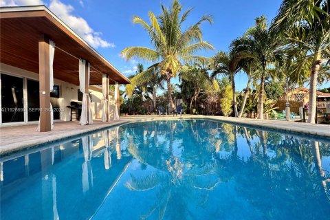 House in Fort Lauderdale, Florida 3 bedrooms, 147.71 sq.m. № 1994203