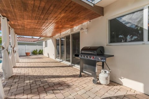House in Fort Lauderdale, Florida 3 bedrooms, 147.71 sq.m. № 1994203 - photo 16