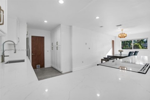 House in Fort Lauderdale, Florida 3 bedrooms, 147.71 sq.m. № 1994203 - photo 10