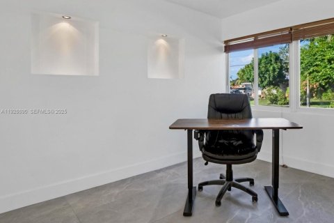 House in Fort Lauderdale, Florida 3 bedrooms, 147.71 sq.m. № 1994203 - photo 14