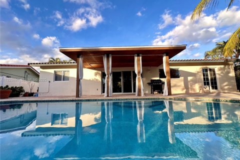 House in Fort Lauderdale, Florida 3 bedrooms, 147.71 sq.m. № 1994203 - photo 2