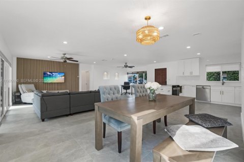 House in Fort Lauderdale, Florida 3 bedrooms, 147.71 sq.m. № 1994203 - photo 7