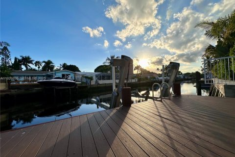 House in Fort Lauderdale, Florida 3 bedrooms, 147.71 sq.m. № 1994203 - photo 30