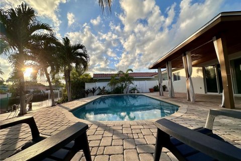 House in Fort Lauderdale, Florida 3 bedrooms, 147.71 sq.m. № 1994203 - photo 3
