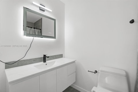 House in Fort Lauderdale, Florida 3 bedrooms, 147.71 sq.m. № 1994203 - photo 25