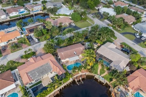 House in Fort Lauderdale, Florida 3 bedrooms, 147.71 sq.m. № 1994203 - photo 18