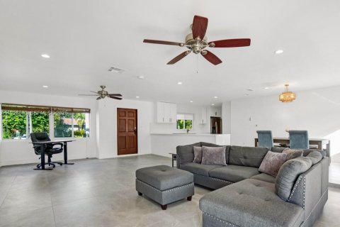 House in Fort Lauderdale, Florida 3 bedrooms, 147.71 sq.m. № 1994203 - photo 13