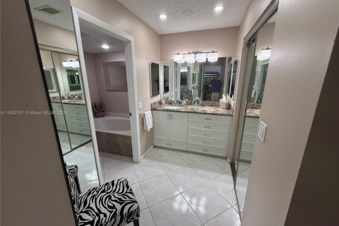 House in Boca Raton, Florida 2 bedrooms, 141.21 sq.m. № 1877672 - photo 15