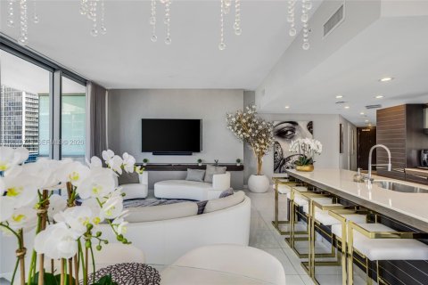 Condominio en venta en Miami, Florida, 2 dormitorios, 142.98 m2 № 2076641 - foto 9