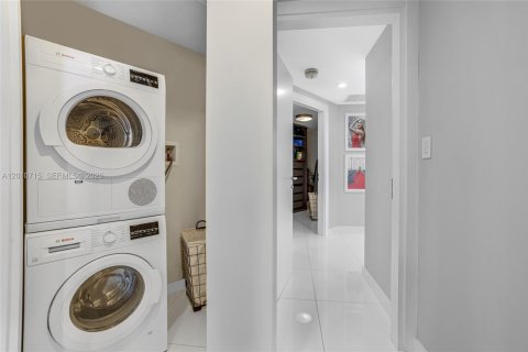 Condominio en venta en Miami, Florida, 2 dormitorios, 142.98 m2 № 2076641 - foto 27