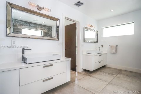 Villa ou maison à vendre à Miami Beach, Floride: 5 chambres, 394.65 m2 № 1987310 - photo 16