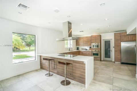 Villa ou maison à vendre à Miami Beach, Floride: 5 chambres, 394.65 m2 № 1987310 - photo 3