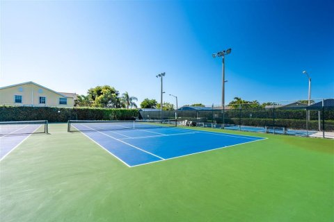 Copropriété à louer à Hypoluxo, Floride: 2 chambres, 78.97 m2 № 1230173 - photo 1