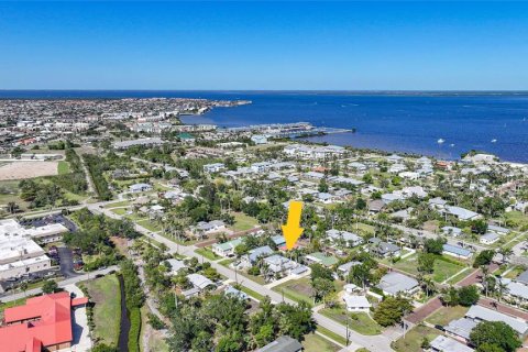 House in Punta Gorda, Florida 4 bedrooms, 199.37 sq.m. № 1916595 - photo 4