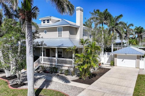 House in Punta Gorda, Florida 4 bedrooms, 199.37 sq.m. № 1916595 - photo 2