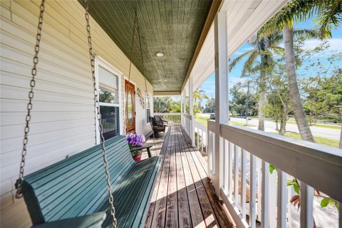 House in Punta Gorda, Florida 4 bedrooms, 199.37 sq.m. № 1916595 - photo 6