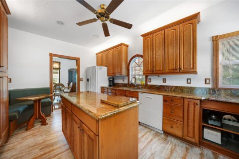 House in Punta Gorda, Florida 4 bedrooms, 199.37 sq.m. № 1916595 - photo 15