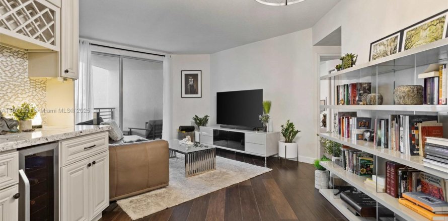 Condominio en Hollywood, Florida, 2 dormitorios № 1924046