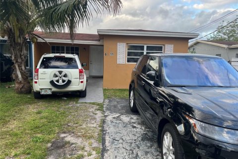 Villa ou maison à vendre à Pompano Beach, Floride: 4 chambres, 123.75 m2 № 1129248 - photo 1